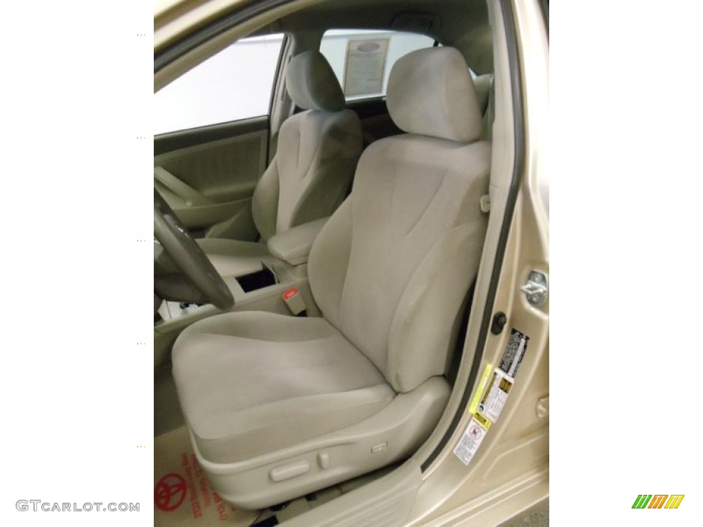 2010 Camry LE - Sandy Beach Metallic / Bisque photo #20