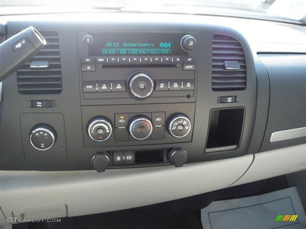2011 Chevrolet Silverado 2500HD LT Crew Cab 4x4 Controls Photo #38072369