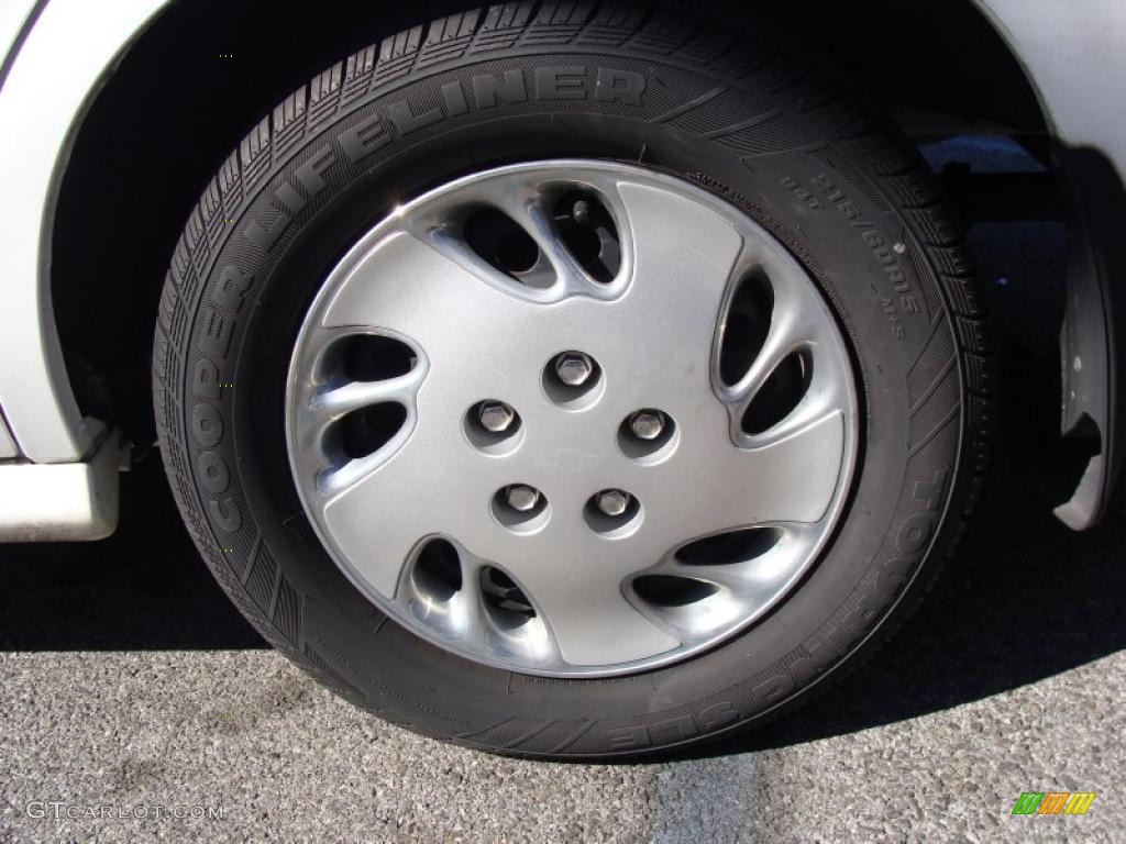 1998 Chevrolet Malibu Sedan Wheel Photo #38074114