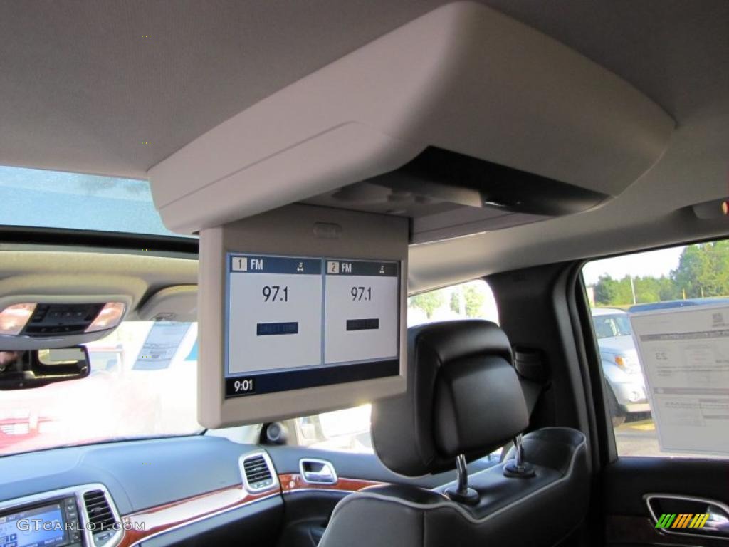 2011 Jeep Grand Cherokee Overland Controls Photo #38077567