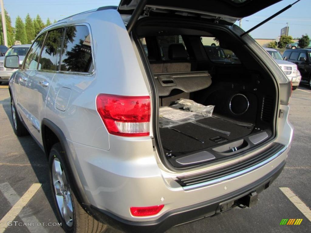 2011 Jeep Grand Cherokee Overland Trunk Photo #38077603