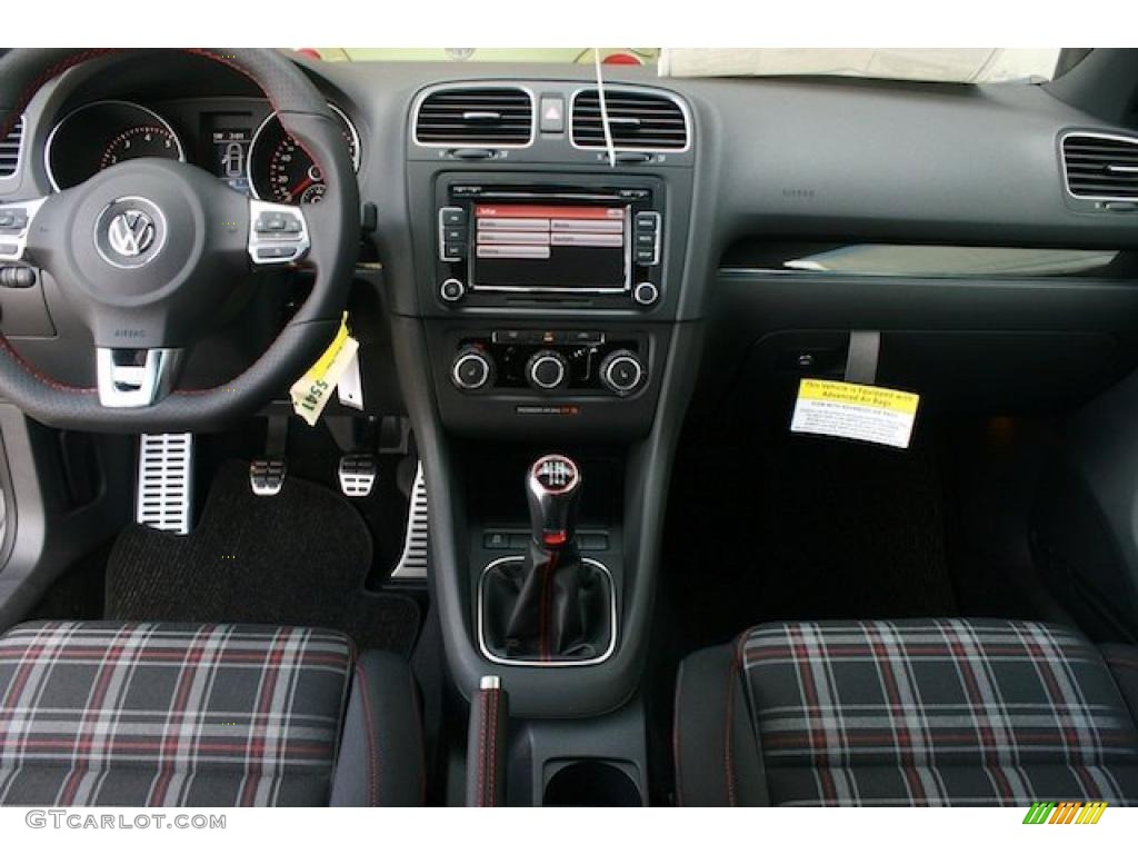 2011 Volkswagen GTI 2 Door Interlagos Plaid Cloth Dashboard Photo #38077807