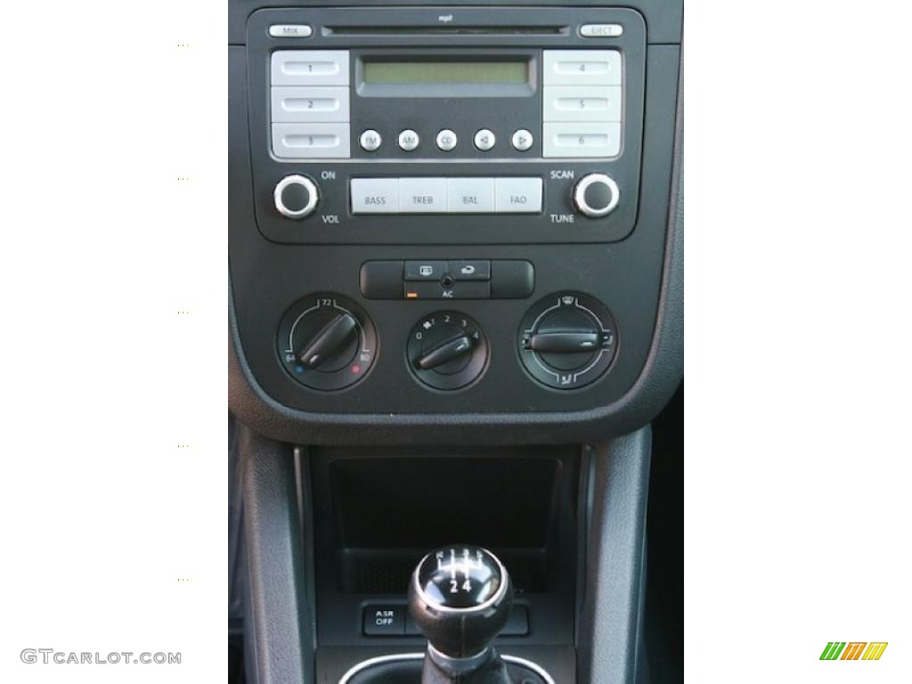 2008 Volkswagen Rabbit 2 Door Controls Photo #38078279