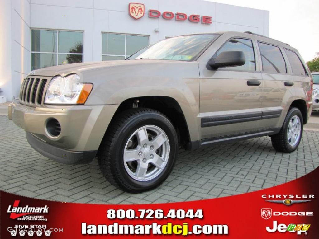 2005 Grand Cherokee Laredo - Light Khaki Metallic / Khaki photo #1