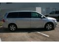 2009 Mercury Sliver Metallic Volkswagen Routan SE  photo #4