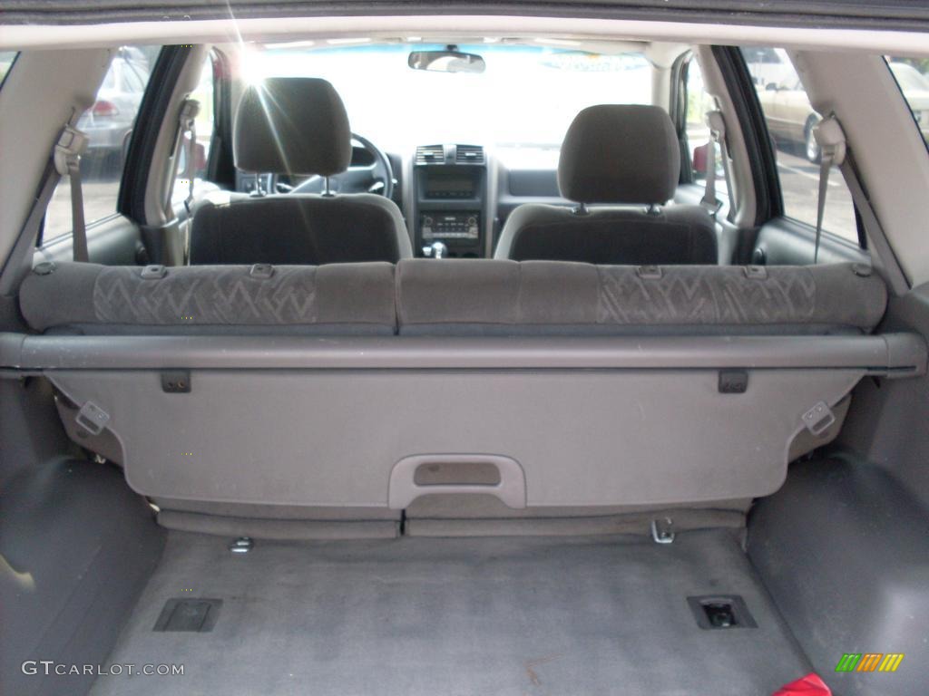 2004 Isuzu Axiom S Trunk Photo #38080571