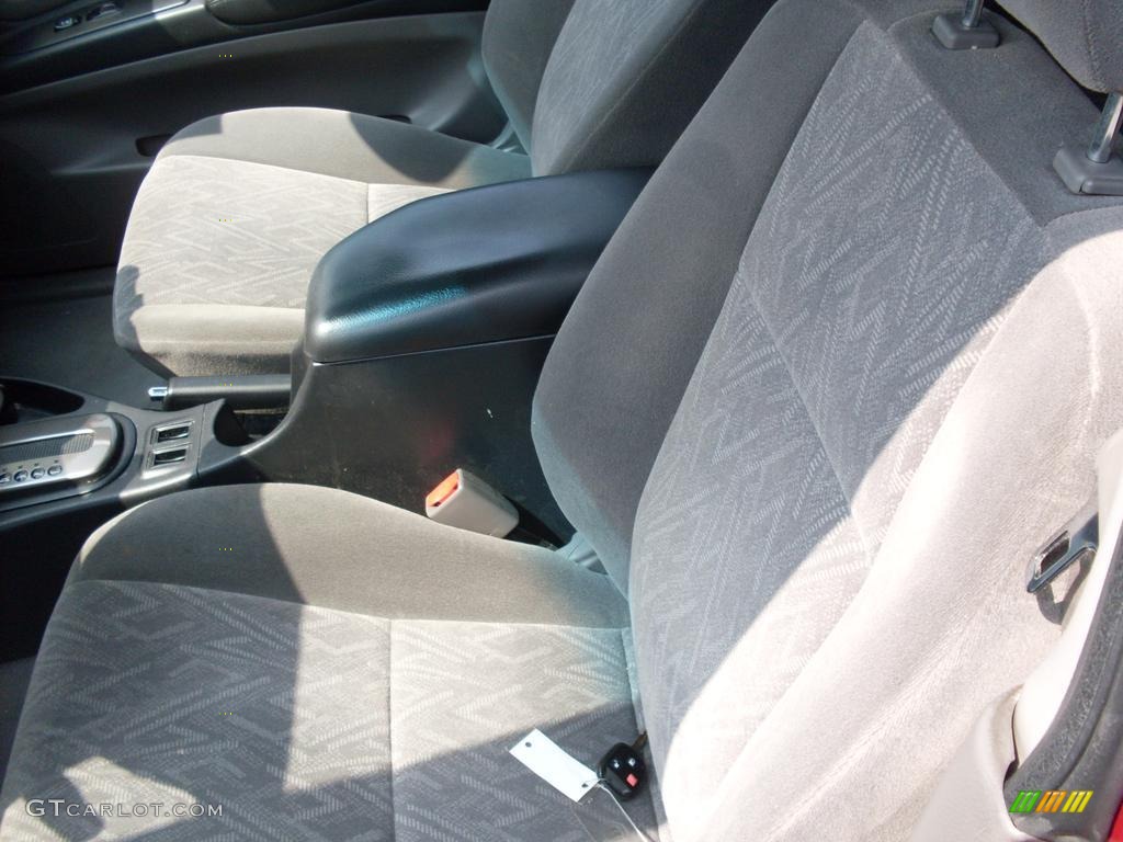 Gray Interior 2004 Isuzu Axiom S Photo #38080587