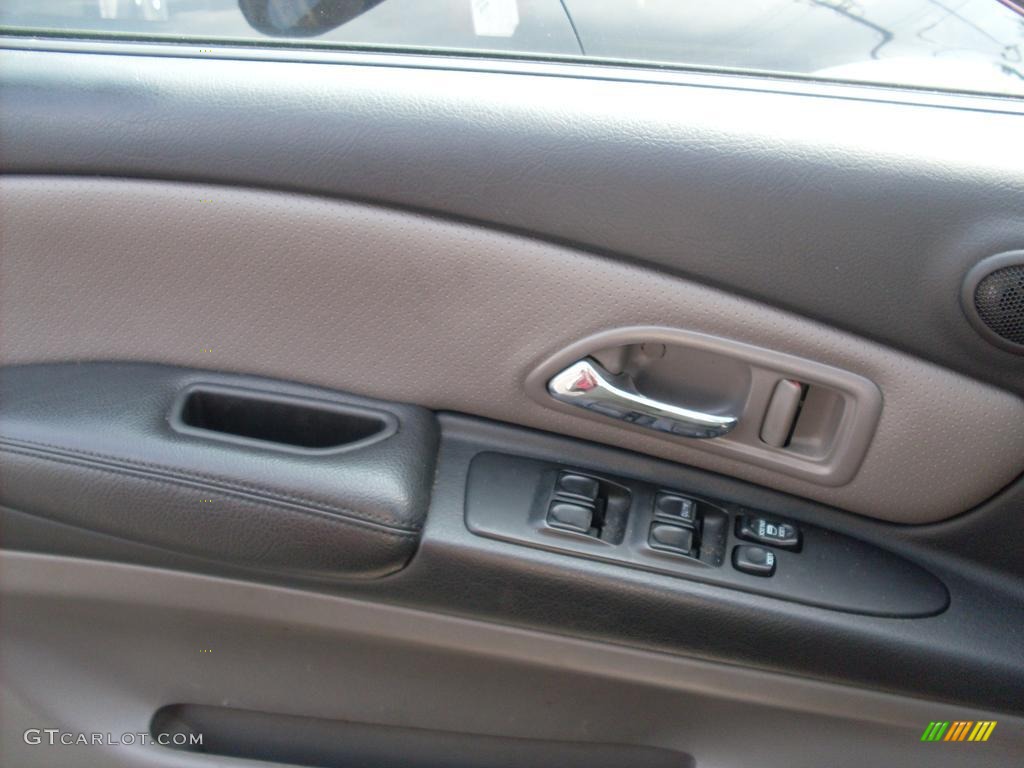 Gray Interior 2004 Isuzu Axiom S Photo #38080603