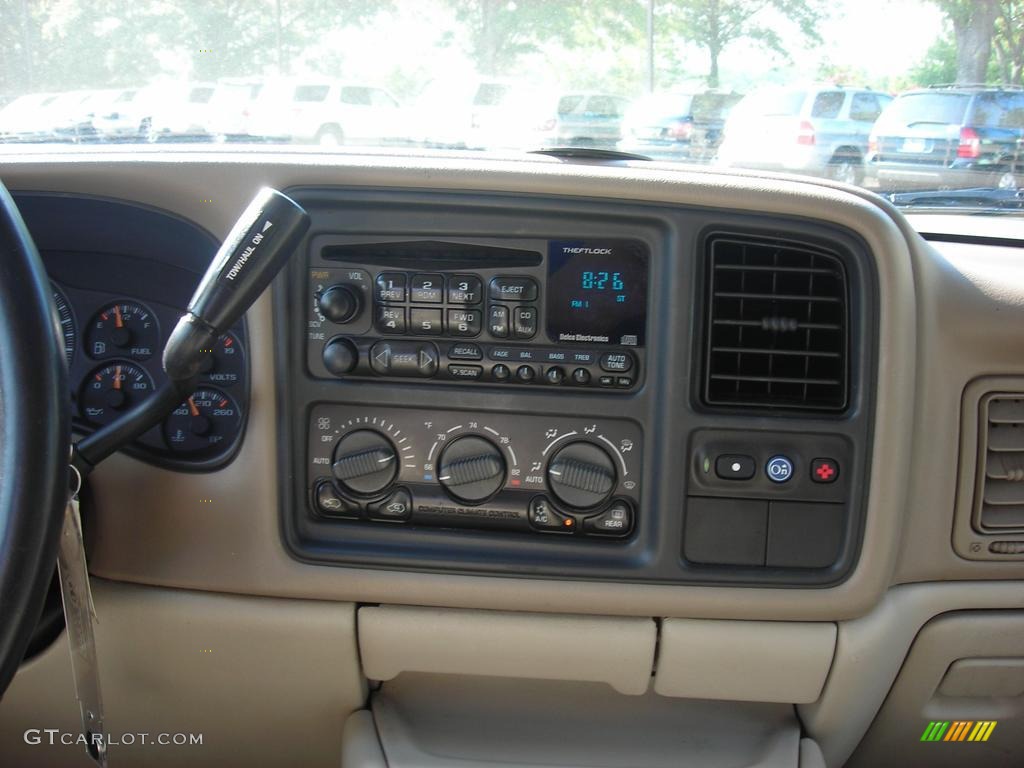 2002 Chevrolet Suburban 1500 LT Controls Photos