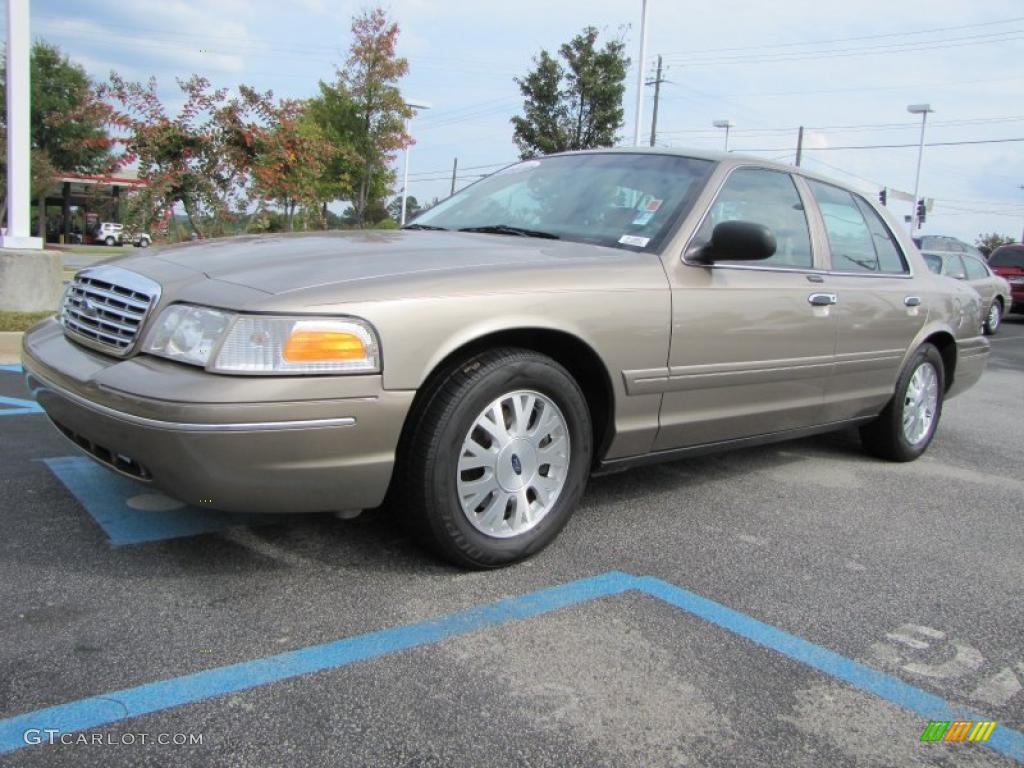 2004 Crown Victoria LX - Arizona Beige Metallic / Medium Parchment photo #1