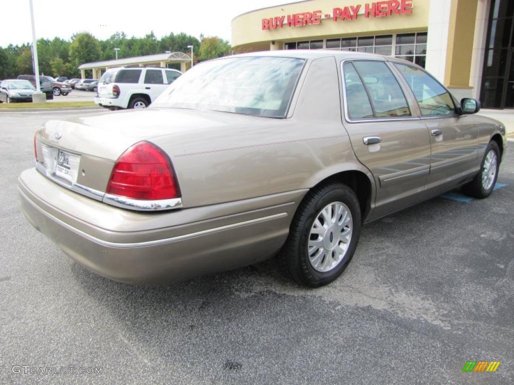 2004 Crown Victoria LX - Arizona Beige Metallic / Medium Parchment photo #3