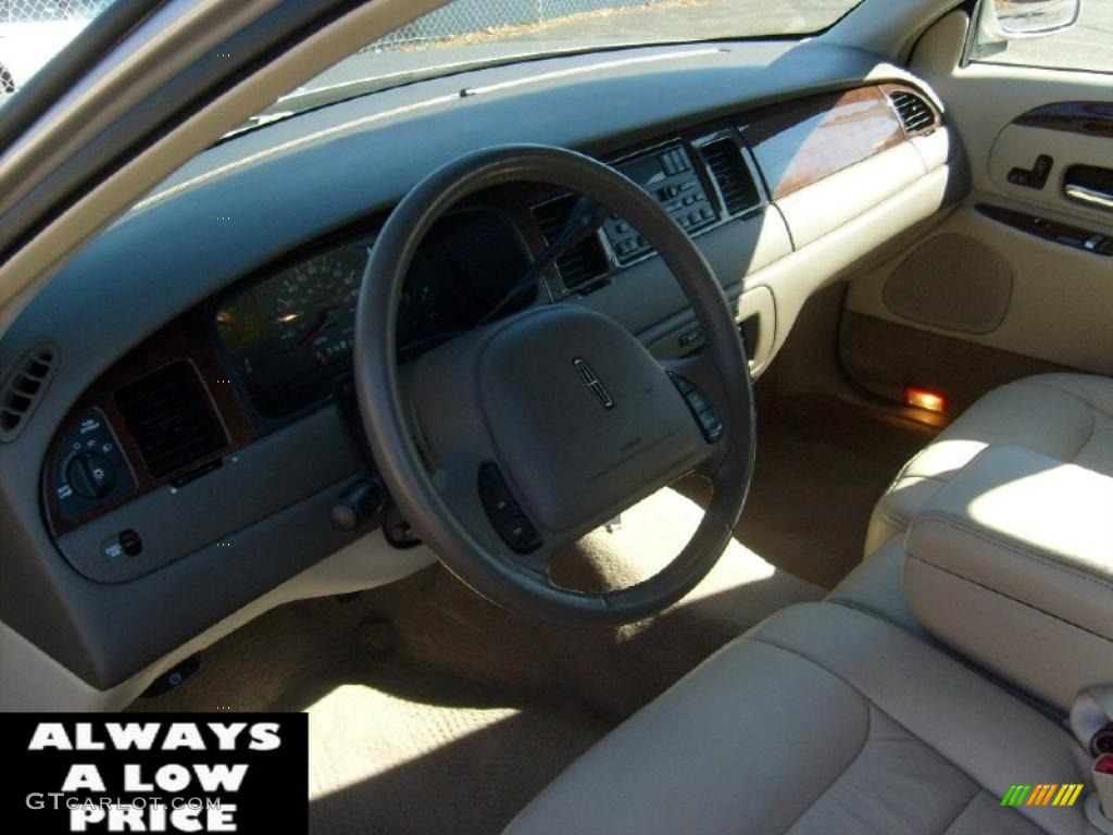 1999 Town Car Executive - Light Parchment Gold Metallic / Light Parchment photo #11