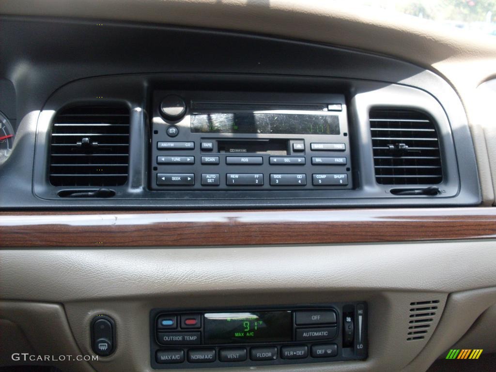 2004 Ford Crown Victoria LX Controls Photo #38085059