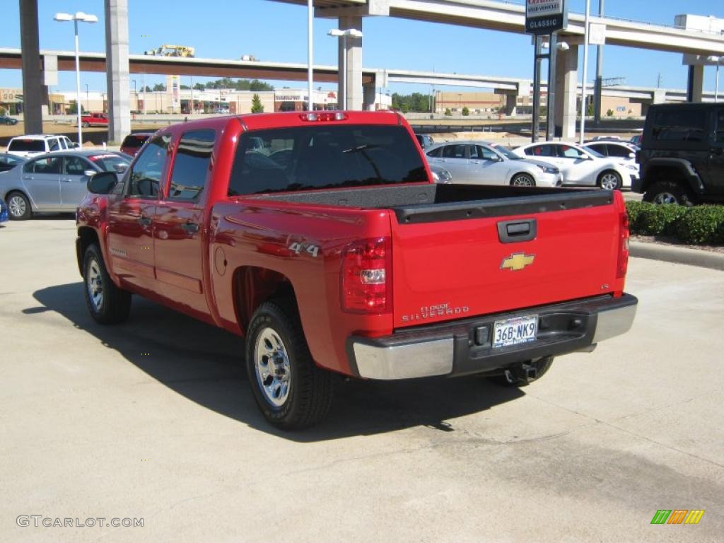 2008 Silverado 1500 LS Crew Cab 4x4 - Victory Red / Dark Titanium photo #3