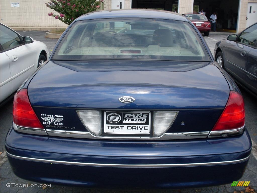 2004 Crown Victoria LX - Dark Blue Pearl Metallic / Medium Parchment photo #5