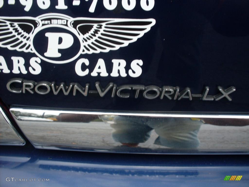 2004 Crown Victoria LX - Dark Blue Pearl Metallic / Medium Parchment photo #8