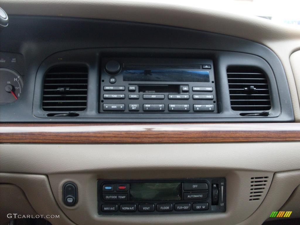 2004 Ford Crown Victoria LX Controls Photo #38086587
