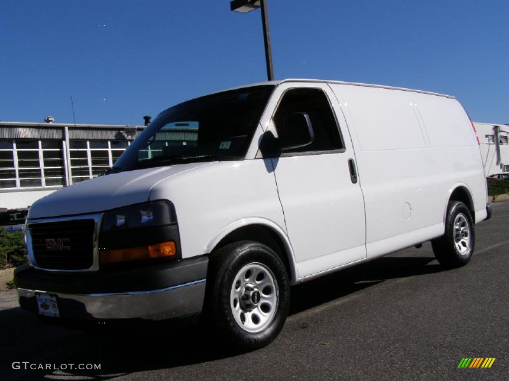 Summit White GMC Savana Van