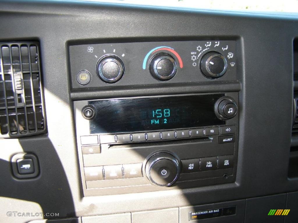 2009 Savana Van 1500 Cargo - Summit White / Medium Pewter photo #14