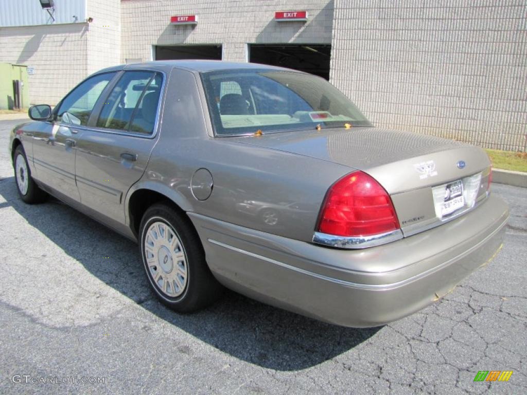 2004 Crown Victoria LX - Arizona Beige Metallic / Medium Parchment photo #2