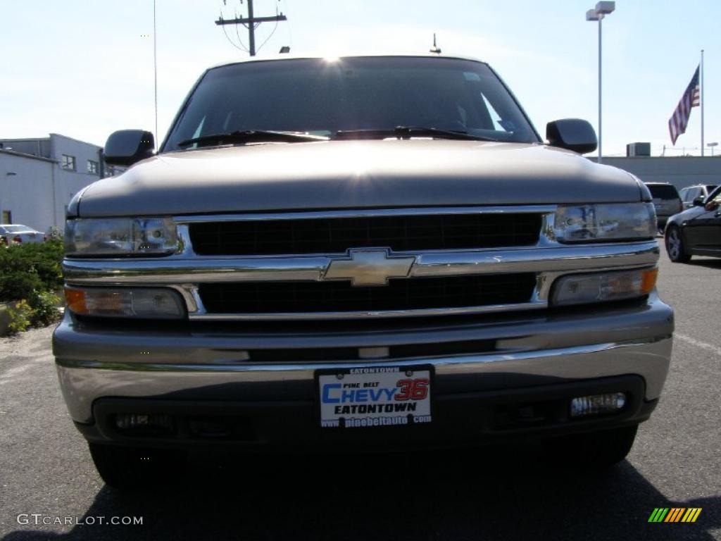 2003 Suburban 1500 LT 4x4 - Light Pewter Metallic / Gray/Dark Charcoal photo #2