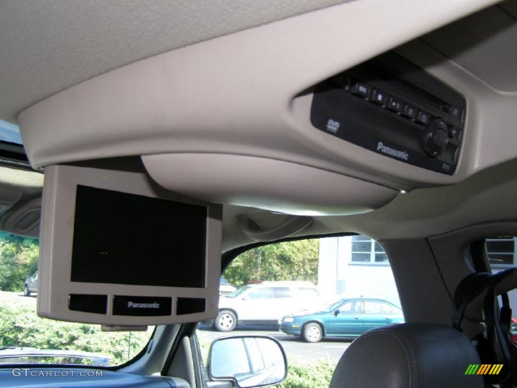 2003 Suburban 1500 LT 4x4 - Light Pewter Metallic / Gray/Dark Charcoal photo #7