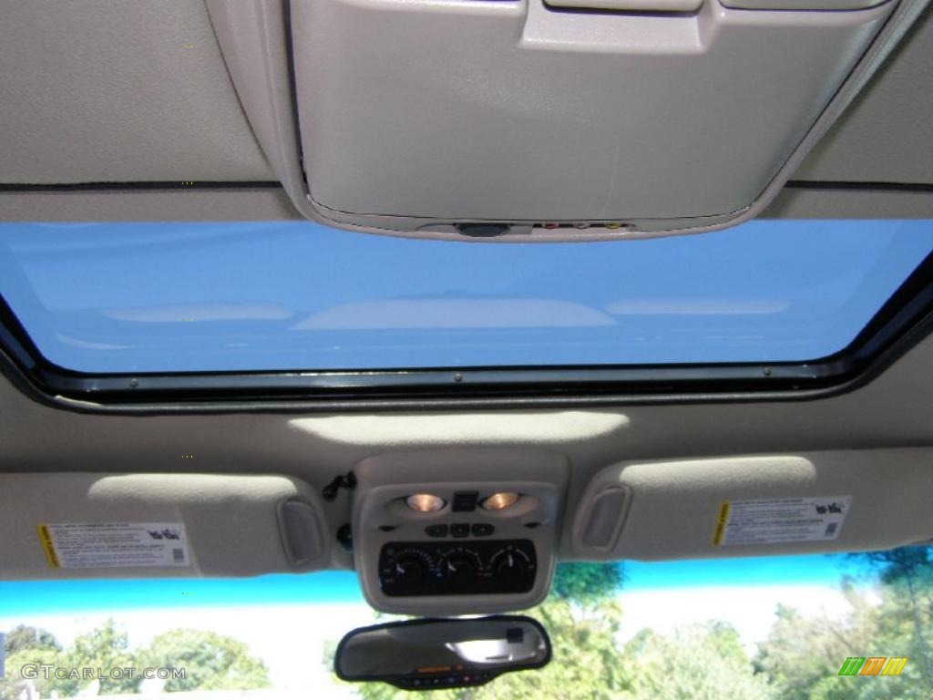 2003 Suburban 1500 LT 4x4 - Light Pewter Metallic / Gray/Dark Charcoal photo #8