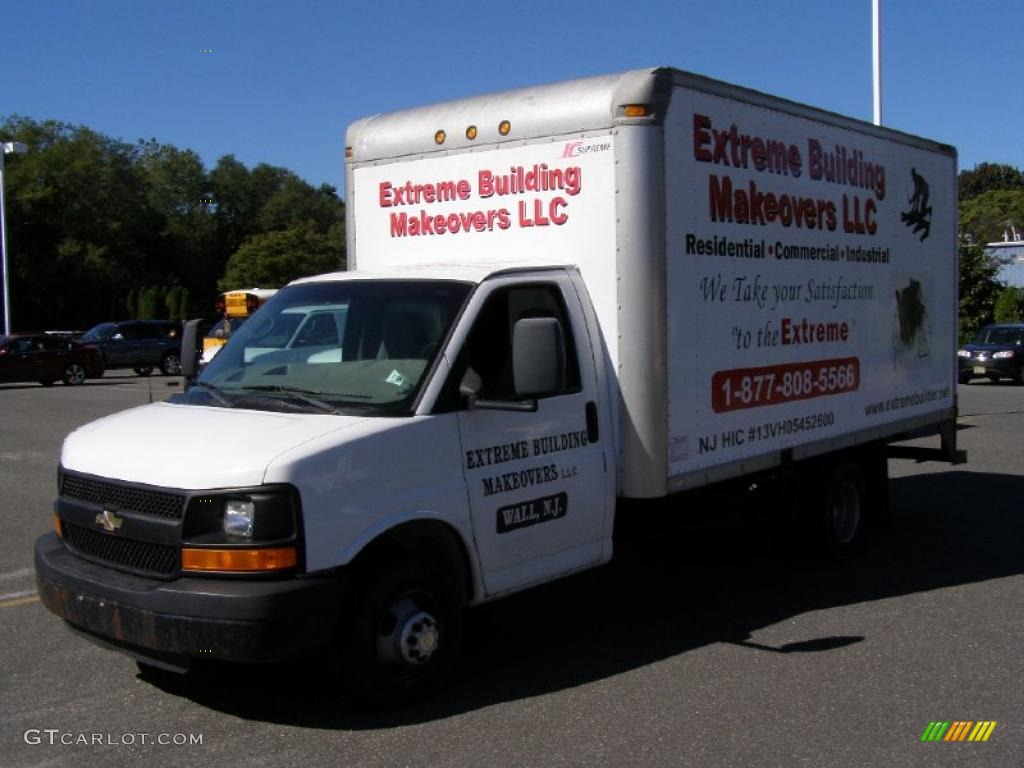 2005 Express 3500 Cutaway Moving Van - Summit White / Medium Dark Pewter photo #1
