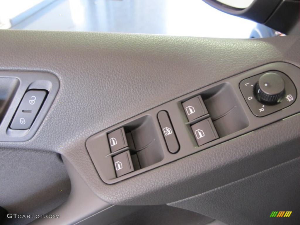 2011 Volkswagen Tiguan S Controls Photo #38090599