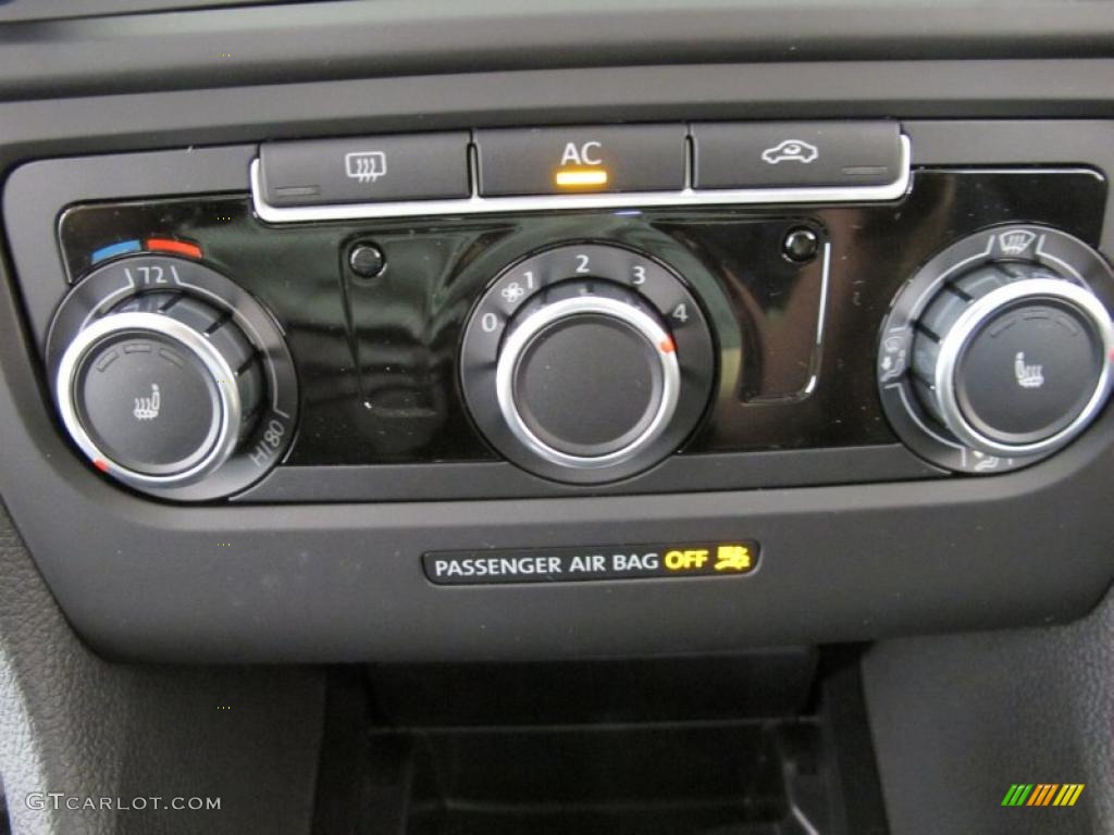 2011 Volkswagen Jetta SE SportWagen Controls Photo #38090947