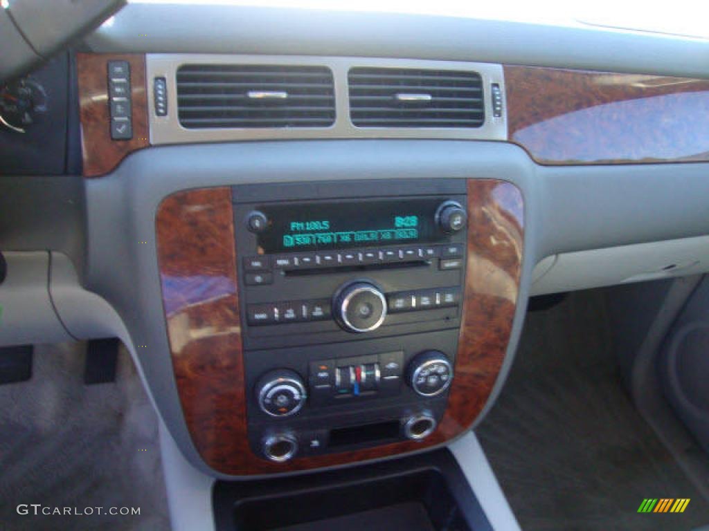 2007 Suburban 1500 LT 4x4 - Summit White / Light Titanium/Dark Titanium photo #8