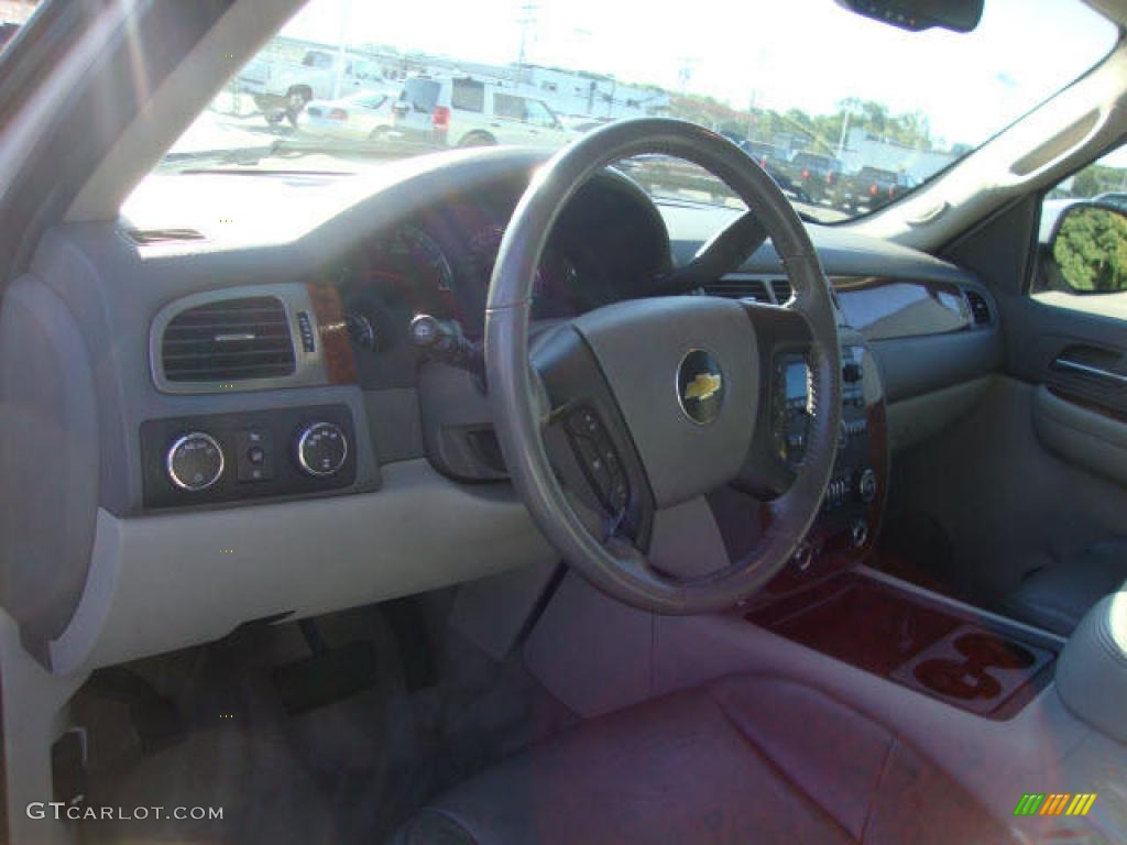 2007 Suburban 1500 LT 4x4 - Summit White / Light Titanium/Dark Titanium photo #9