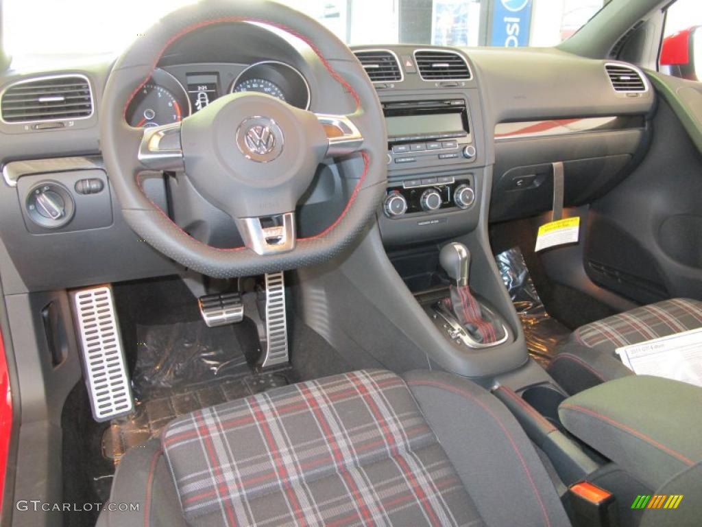 2011 Volkswagen GTI 4 Door Interlagos Plaid Cloth Dashboard Photo #38091523