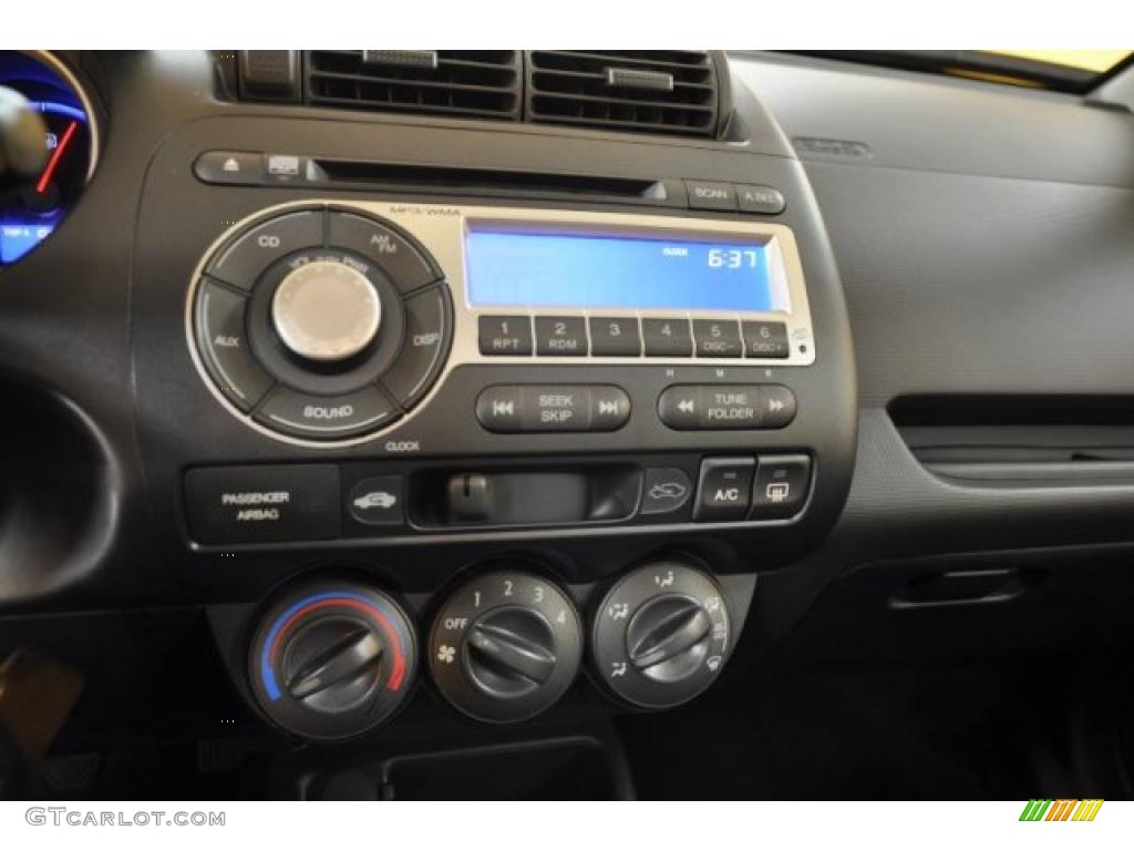 2007 Honda Fit Sport Controls Photo #38091547