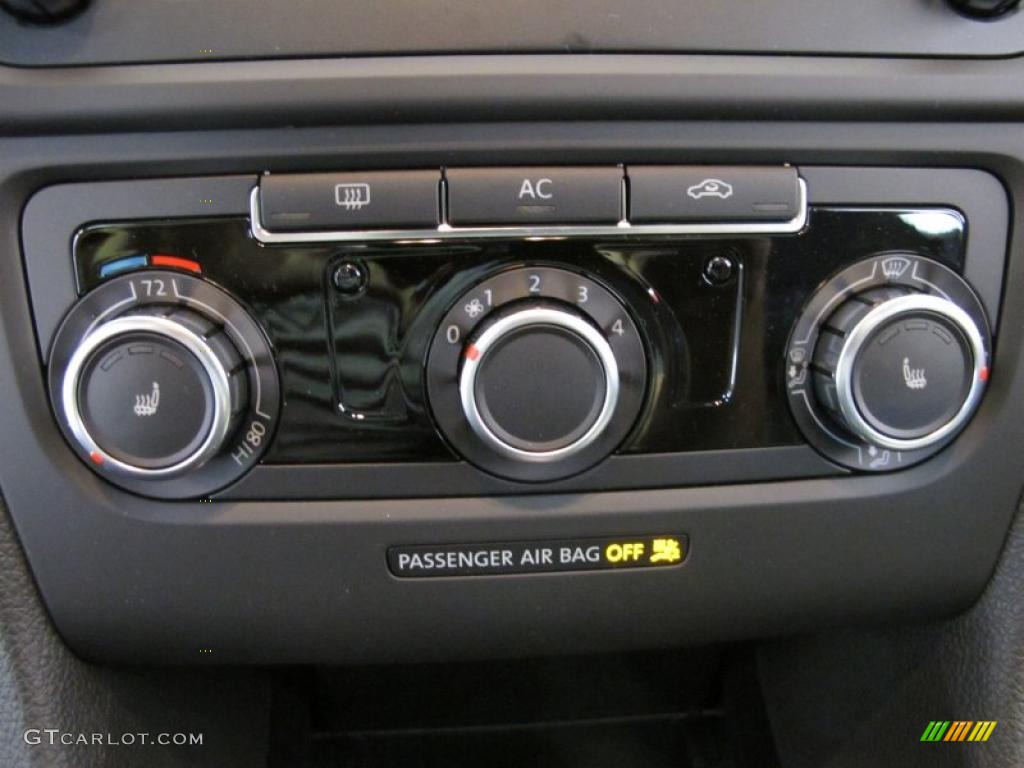 2011 Volkswagen GTI 4 Door Controls Photo #38091585