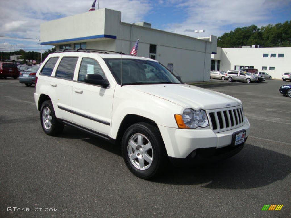 2008 Grand Cherokee Laredo 4x4 - Stone White / Khaki photo #1