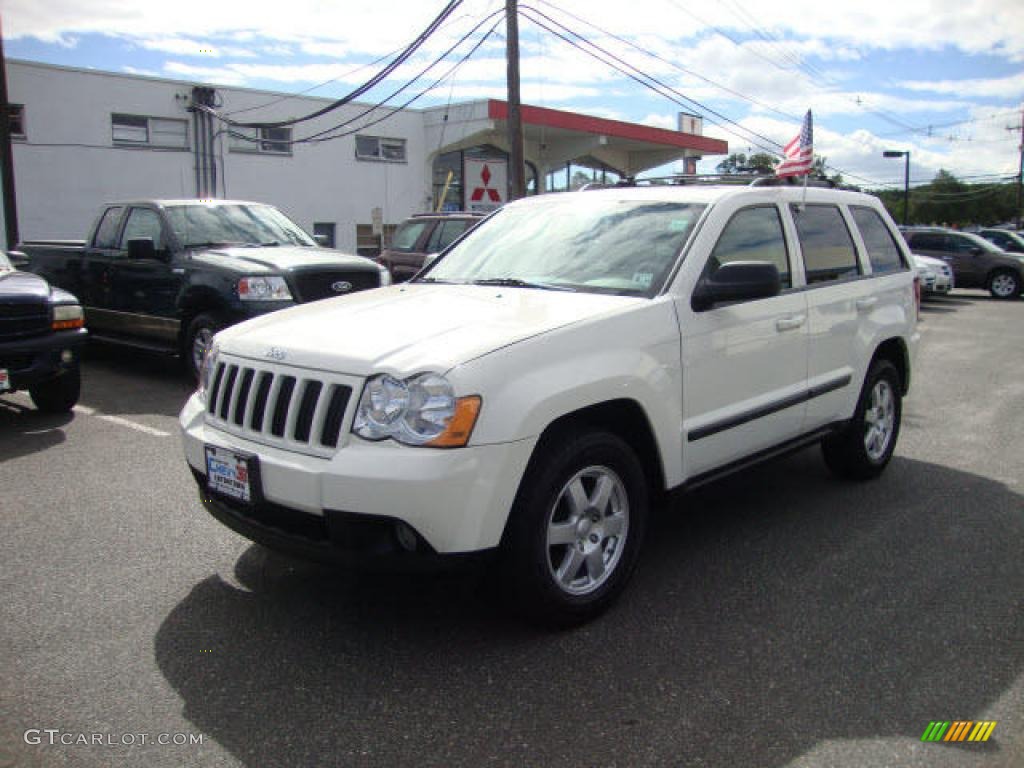 2008 Grand Cherokee Laredo 4x4 - Stone White / Khaki photo #3