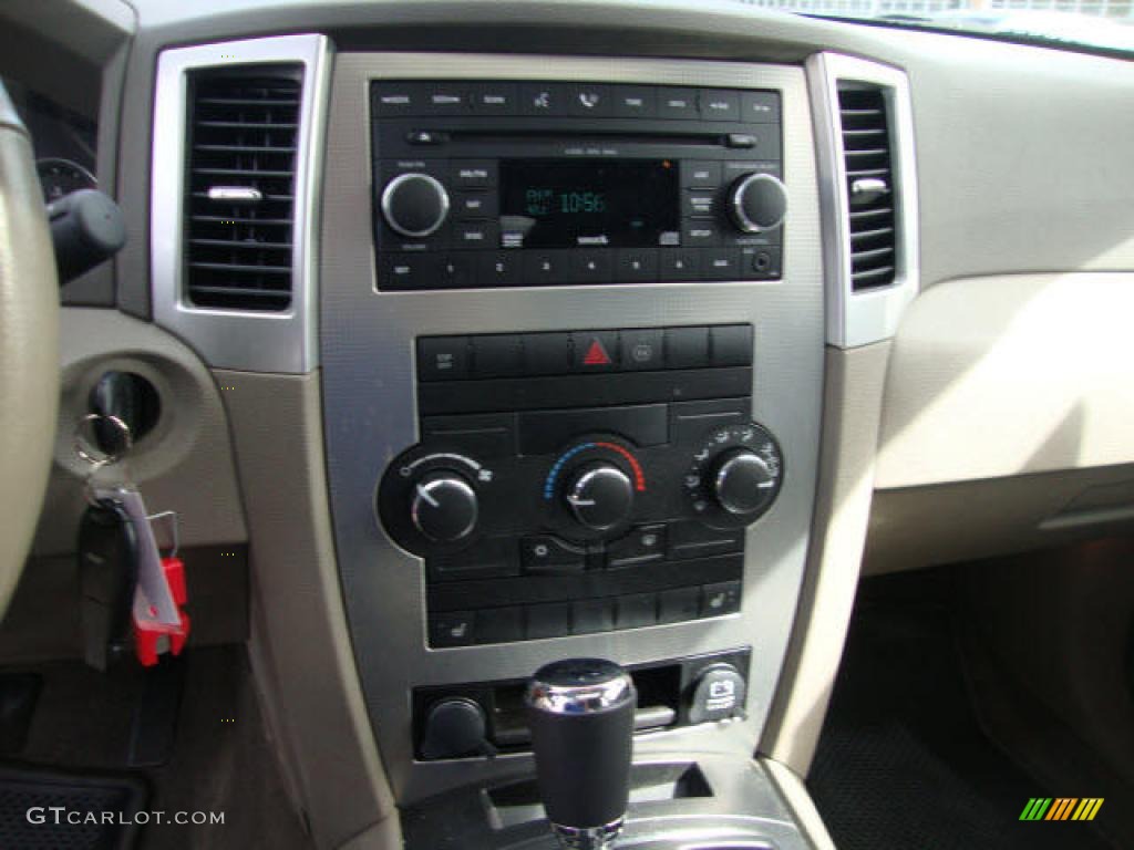 2008 Grand Cherokee Laredo 4x4 - Stone White / Khaki photo #8