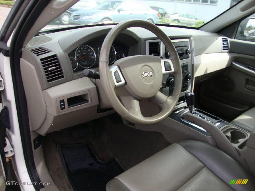 2008 Grand Cherokee Laredo 4x4 - Stone White / Khaki photo #10