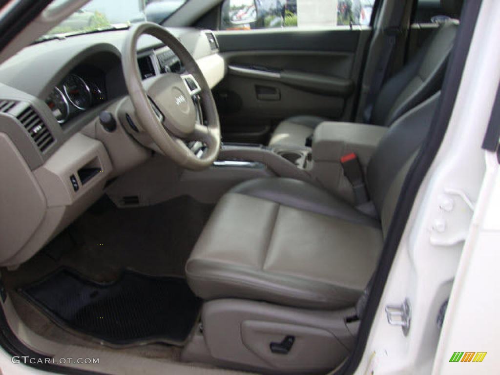 2008 Grand Cherokee Laredo 4x4 - Stone White / Khaki photo #11