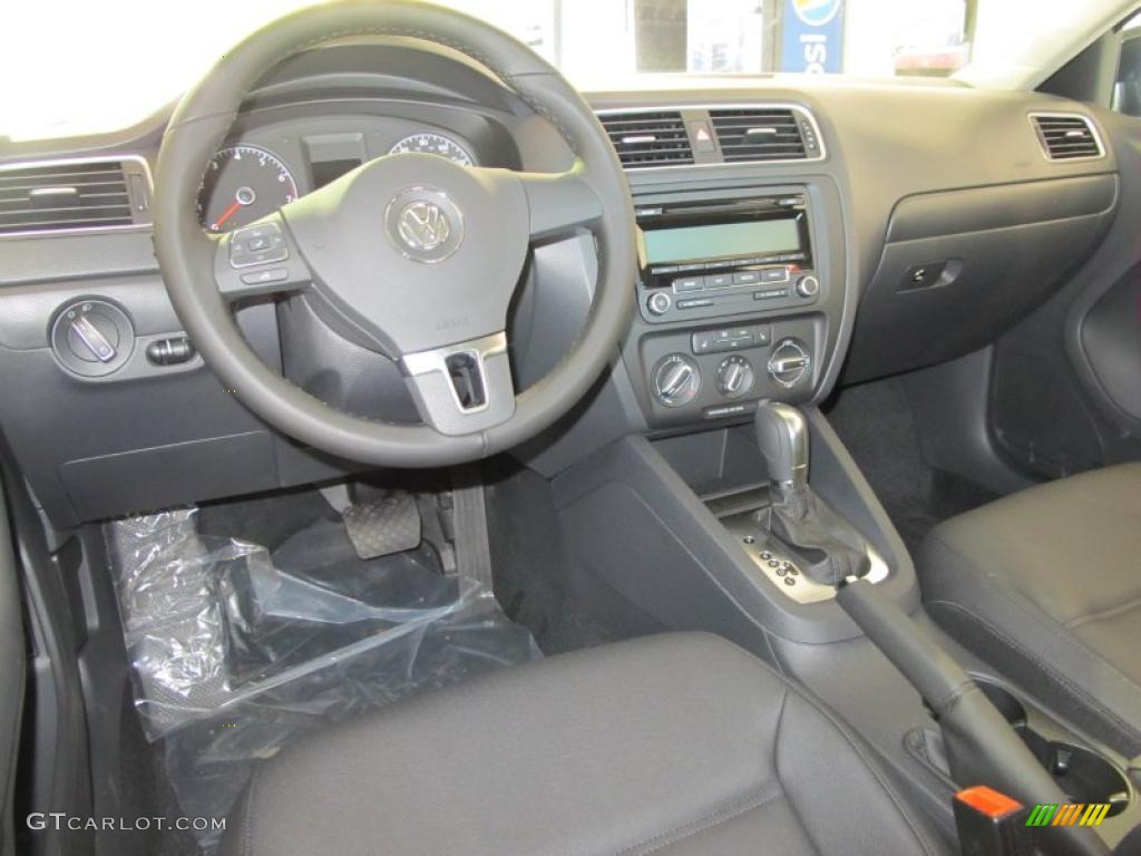 2011 Volkswagen Jetta SE Sedan Titan Black Dashboard Photo #38092689