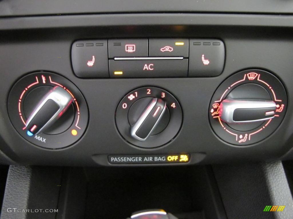 2011 Volkswagen Jetta SE Sedan Controls Photo #38092768