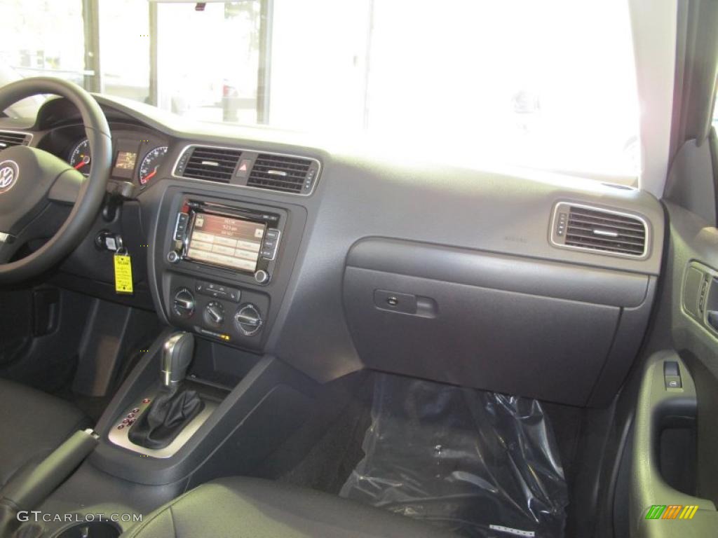 2011 Volkswagen Jetta SE Sedan Titan Black Dashboard Photo #38092931