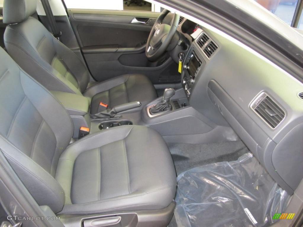 Titan Black Interior 2011 Volkswagen Jetta SE Sedan Photo #38092951