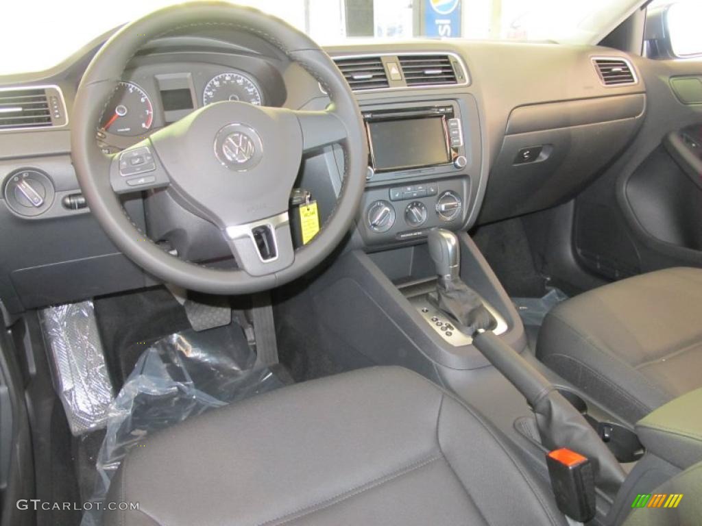 Titan Black Interior 2011 Volkswagen Jetta SE Sedan Photo #38093579