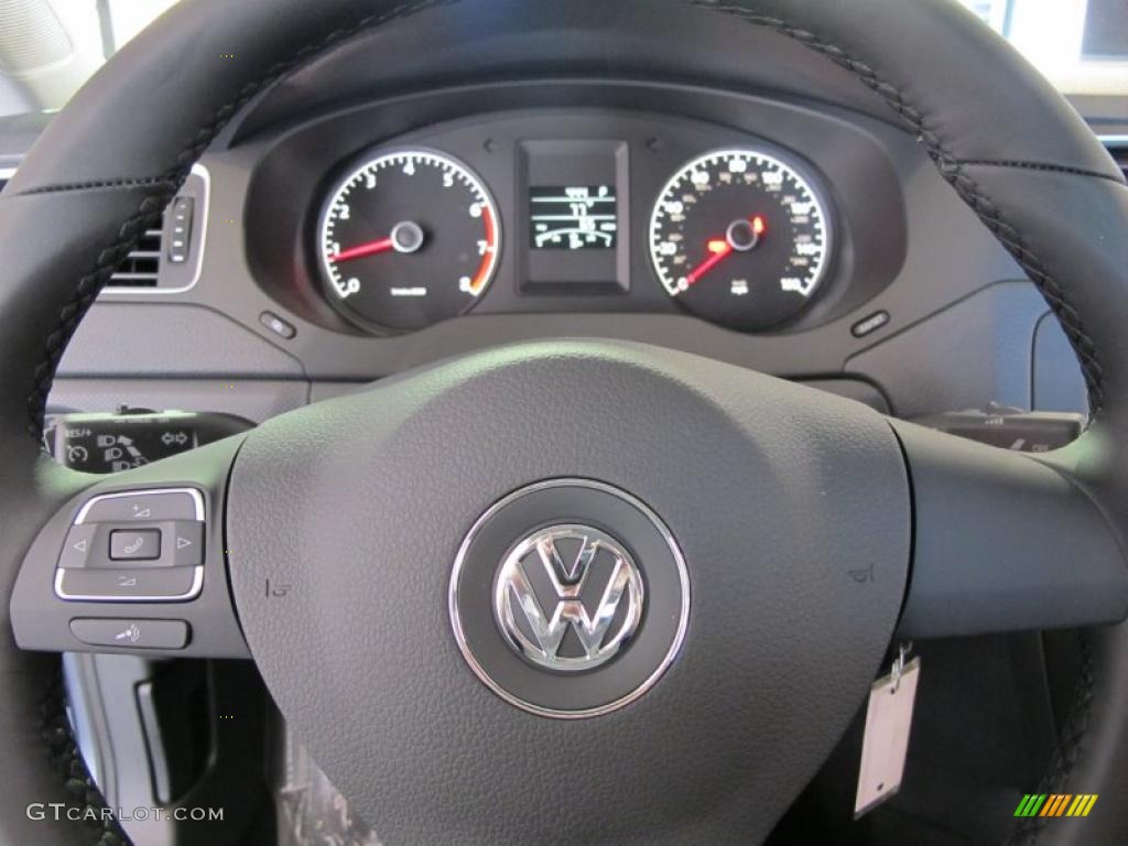 2011 Volkswagen Jetta SE Sedan Titan Black Steering Wheel Photo #38093630