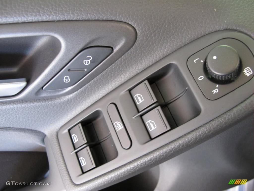 2011 Volkswagen Golf 4 Door TDI Controls Photo #38093935