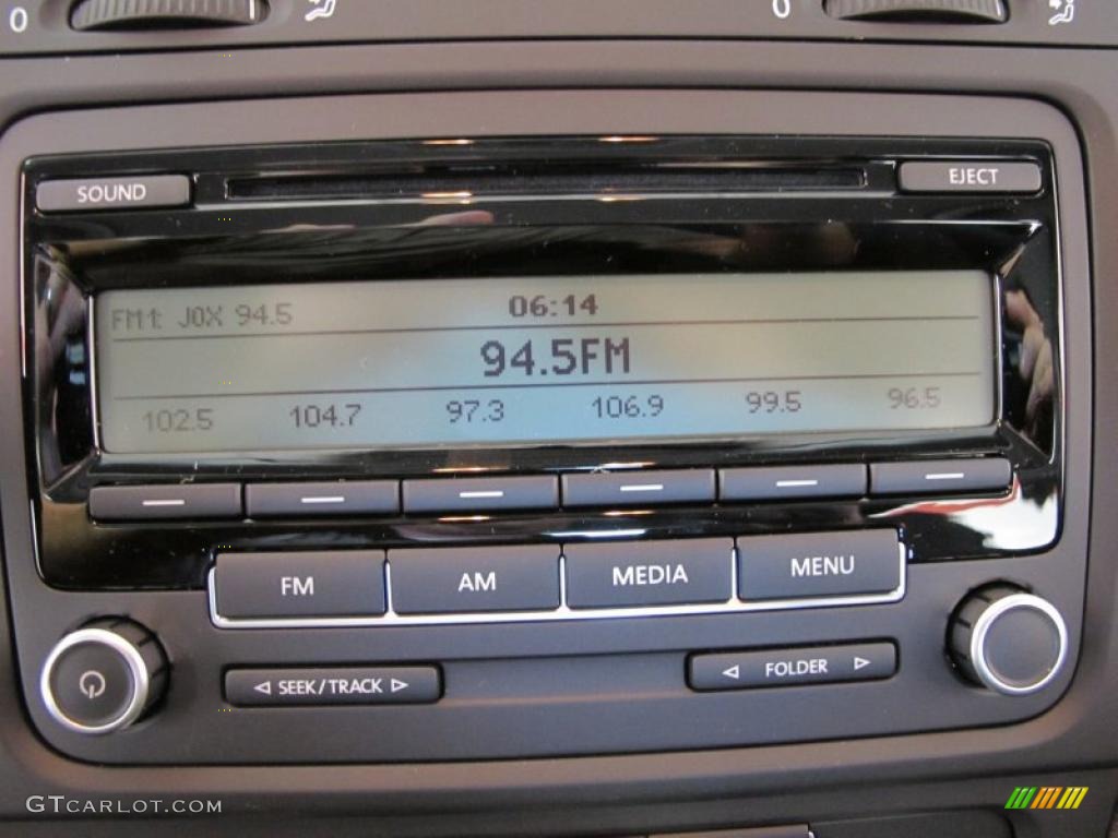 2011 Volkswagen Jetta S SportWagen Controls Photo #38094303