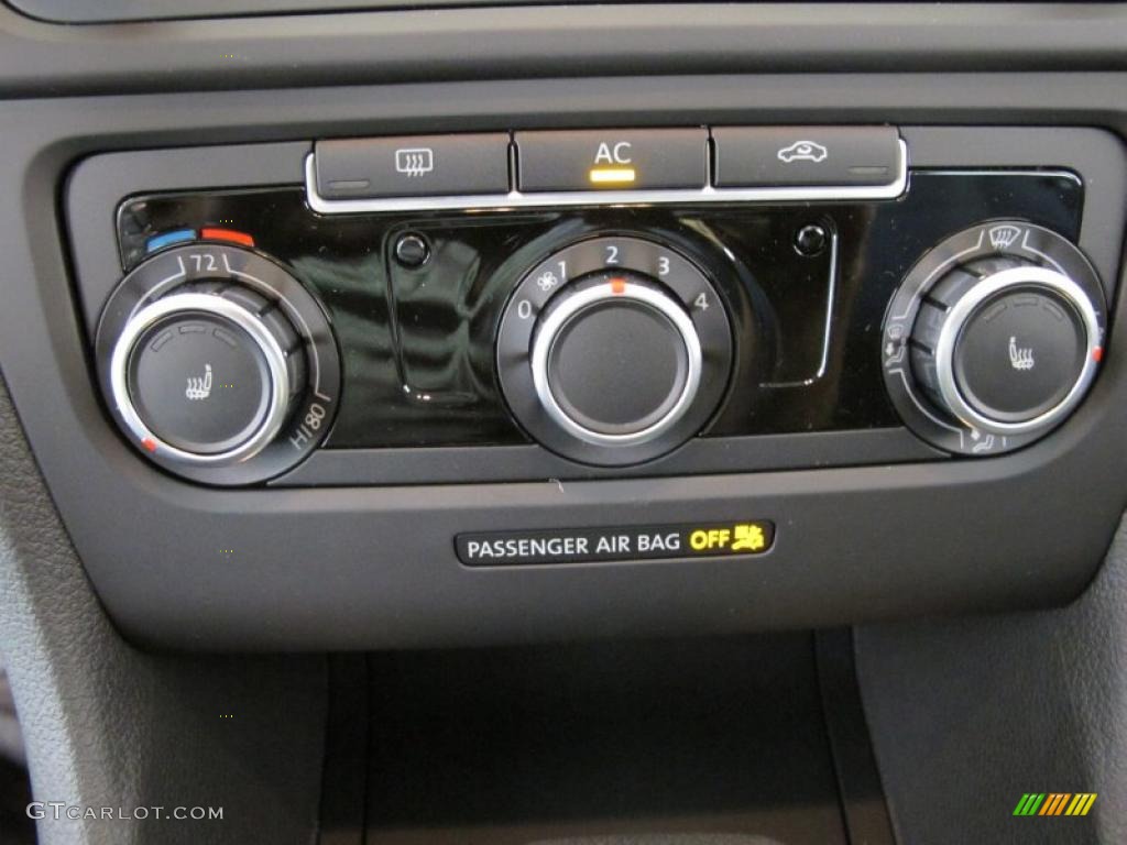 2011 Volkswagen Jetta S SportWagen Controls Photos