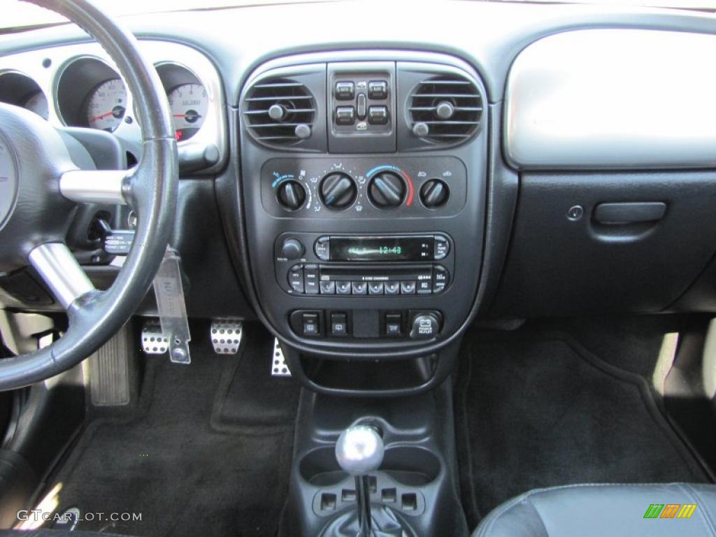 2005 Chrysler PT Cruiser GT Black Dashboard Photo #38097691